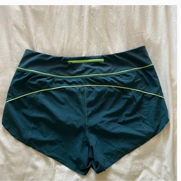 Athleta Run With It Short in Oceanic Teal Green Print with Piping - Picture 5 of 6